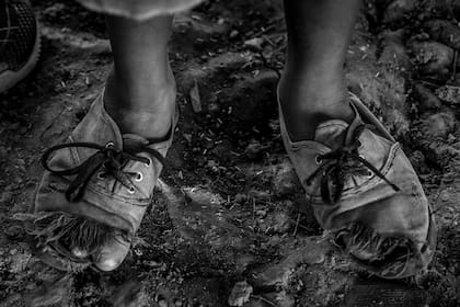 Los pies de un nene en Tres Pozos