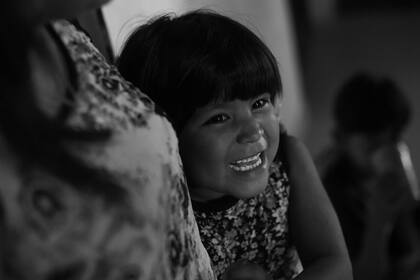 La sonrisa de Angie, una chica wichi que vive en el Barrio Obrero de Ingeniero Juárez