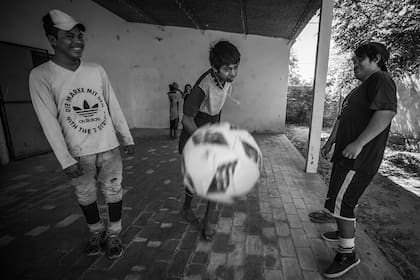 En el Centro Barrial Enrique Angelelli, el deporte es una forma de incluir a los chicos y sacarlos de la calle