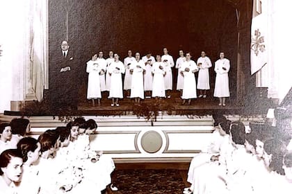 Comuniones en el colegio en el año 1930