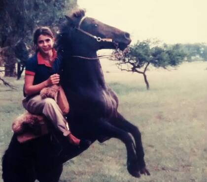 Con 13 años, María amansó el primer caballo 
