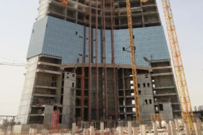 Con 157 pisos, la torre albergará un hotel de lujo, apartamentos residenciales, oficinas y la plataforma de observación más alta del mundo (Reuters)