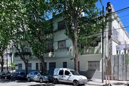 Con 22 m² en planta baja, este monoambiente cuenta con estar-dormitorio, cocina hacia la calle y baño