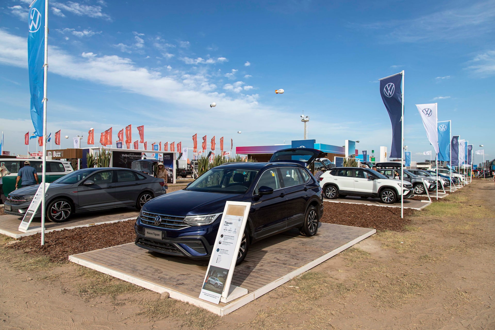 Base Exibicion Auto Con 22 vehículos exhibidos VW mostró su amplio y renovado stand ...
