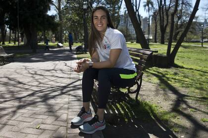 Con 26 años, Agustina Barroso volvió de España para jerarquizar la liga argentina