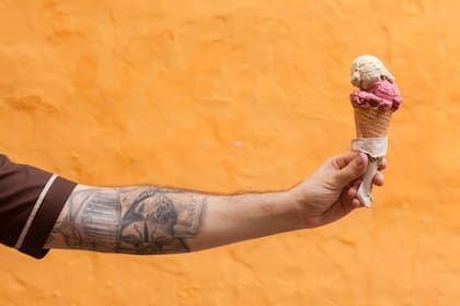 Con 41 años, comenzó su exploración por el gelato artesanal a los 19 en el restaurante de un tío en Roma que tenía una pequeña máquina para hacer helado.