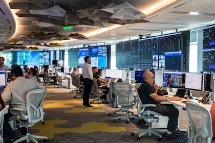 Con 88 profesionales y monitoreo 24/7, el RTIC de YPF optimiza decisiones en tiempo real con más de 80 indicadores clave para la actividad hidrocarburífera.