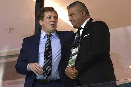 Con Alejandro Domínguez, presidente de la Conmebol: la relación se enfrió tras la dura carta de protesta que Tapia presentó en la Copa América 2019