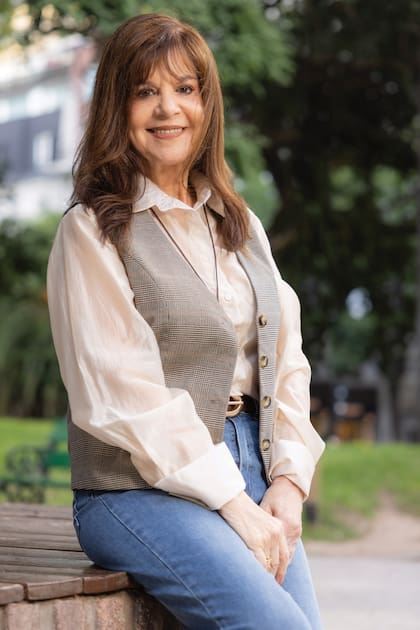 “Con Alejandro vamos a cumplir treinta y tres años juntos. Lo conocí, me enamoré, y sigo enamorada de él. No tuvimos hijos, pero las hijas de él son como hijas mías, igual que sus nietos”