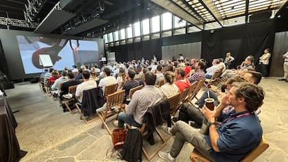 Con alrededor de 100 personas, la marca anunció los nuevos productos para la campaña 2026/27