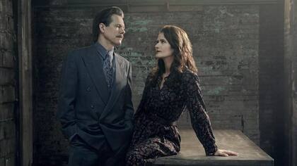 Con Amanda Clayton en City on a Hill