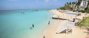 La isla con playas soñadas, cascadas y una fuerte cultura musical que atrae cada vez más argentinos