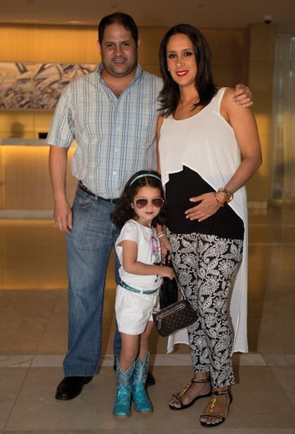 Con aplomo –pero sin soltar la mano de su mamá, Vanesa Defranceschi–, Morita posó para los fotógrafos con su increíble look