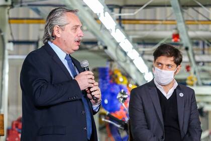 Con Axel Kicillof, en un acto oficial en una planta industrial