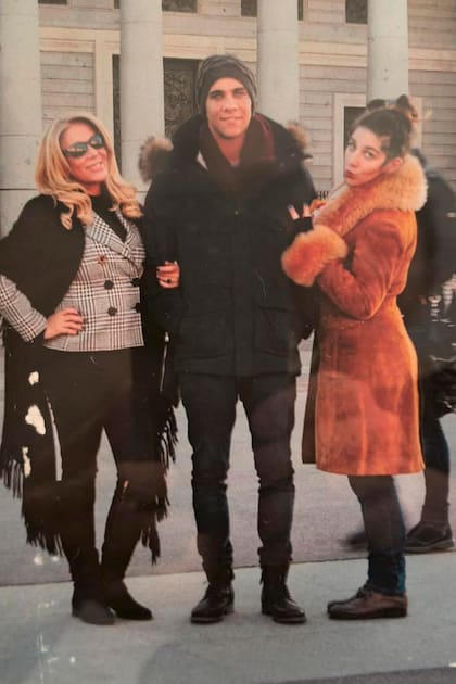Con Bautista, el
hijo que tuvo con
el actor y bailarín
Pablo Lena, y
Juana, que nació de
su matrimonio con
Nicolás Repetto