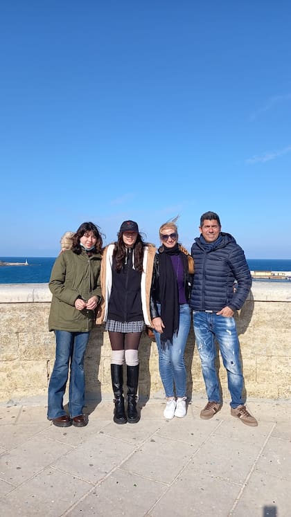 Con Benedetta y sus dos hijas, Mikaela y Morena