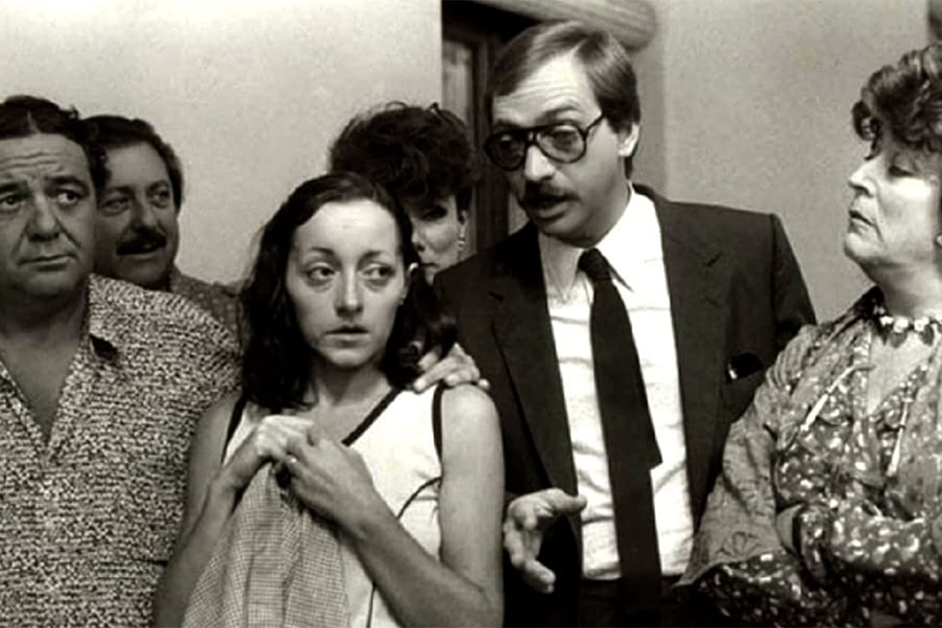 Con Betiana Blum, Julio De Grazia, Juan Manuel Tenuta, Mónica Villa y China Zorrilla en la mítica Esperando la carroza (1985)