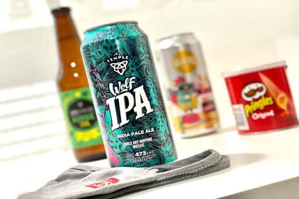 Con Bierful, Redbee pudo personalizar los packs de cervezas e incluir tapabocas con su logo