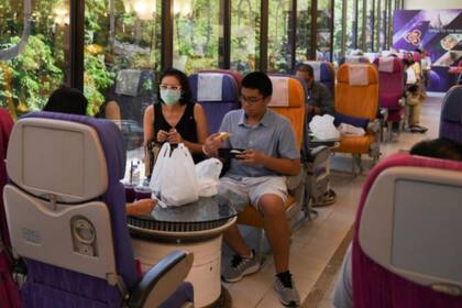 El salón ofrece las butacas de clase turista para comer y las de Business para tomar café