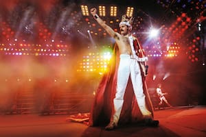 ¿Cuánto pagarían por la capa y la corona, el adorado piano de cola y el peine que usaba Freddie Mercury para su bigote?