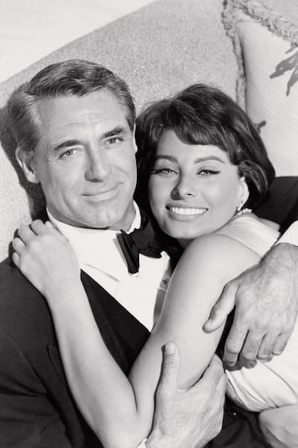 Con Cary Grant, su coprotagonista en Houseboat, circa 1958. El galán se enamoró perdidamente de Sophia apenas la vio y, aunque ella siempre negó el romance, la leyenda indica que vivieron una encendida pasión que la italiana terminó para volver con Carlo Ponti.