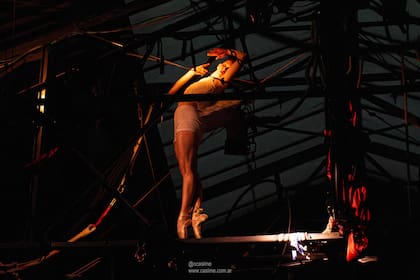 Con Ceremonia, circo negro, de Mariana Sánchez, el Club de Trapecistas celebra sus 20 años de existencia