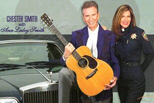 Con Chester Smith, su segundo marido, un músico y productor millonario, leyenda del country. En 2005, tres años antes de la muerte del cantante, lanzaron el CD Captured By Love, y ella posó junto a él para la tapa, vestida de policía.