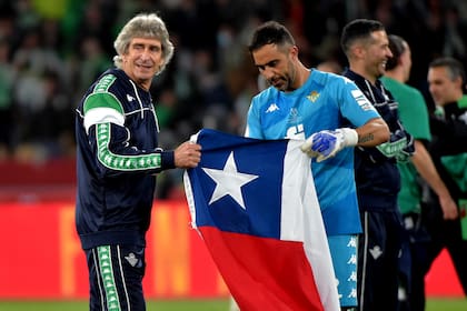 Con Claudio Bravo y la bandera de Chile: el seleccionado es una cuenta pendiente