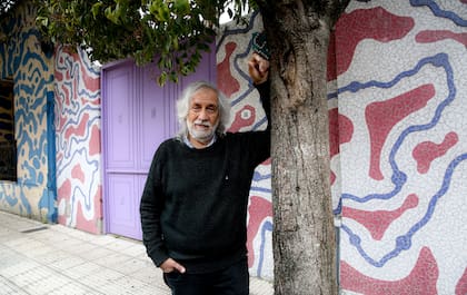 Con colores y mosaicos, Marino Santa María transformó el pasaje Lanín, en Barracas