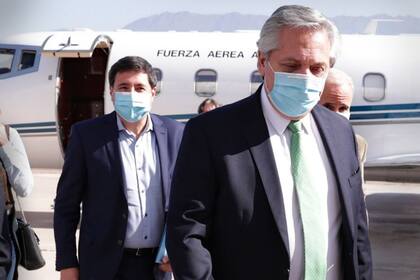 Con Daniel Arroyo, en una visita a Catamarca; el ministro estaba contagiado de coronavirus y se enteró al aterrizar