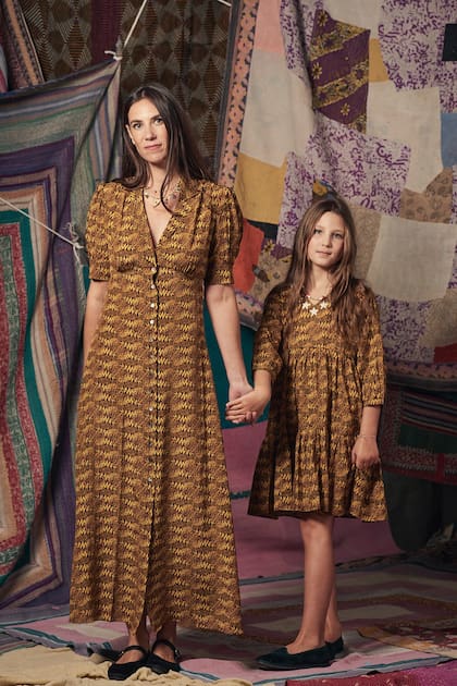 Con diseños realizados con el estampado de
Tigre de Bengala de la nueva colección de Muzungu Sisters,
madre e hija posan juntas. Los hijos de Tatiana Santo
Domingo y Andrea Casiraghi tienen muy bajo perfil y sólo
aparecen en eventos puntuales del principado.