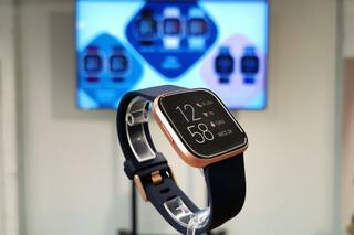 Coronavirus: Fitbit dice que su smartwatch puede detectar los síntomas de Covid