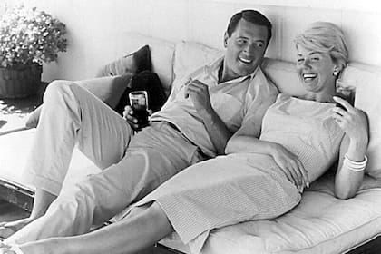 Con Doris Day conformó una emblemática pareja en comedias como Problemas de alcoba (1959) y Vuelve amor mío (1961)