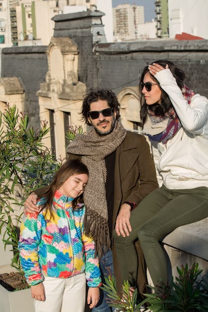 “Con Doro y Oli nos gusta ponernos a pintar con los atriles y los delantales de Taller del Sur, el taller que tenía mi mamá”, cuenta Tute.