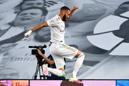 Con dos goles de Karim Benzema, Real Madrid se impuso a Villarreal y se consagró campeón.