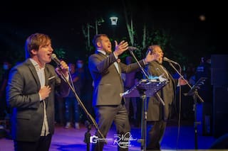 Cantaba folklore con sus amigos hasta que cambió de género y compartió escenario con famosos artistas