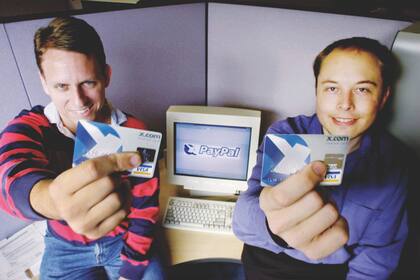 Con el alemán Pieter Thiel fundaron PayPal a fines del siglo XX; luego la vendieron a eBay en 1500 millones de dólares