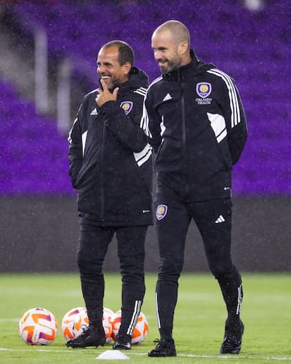 Con el colombiano Oscar Parejo, el entrenador principal de Orlando City