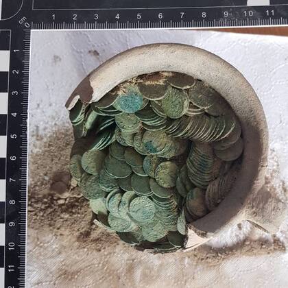 Con el correr de los siglos, las monedas halladas en Polonia viraron al tono verdoso