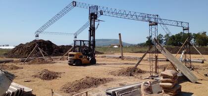 Con el dinero obtenido, en Balcarce los emprendedores llevan adelante la construcción de la primera biofábrica del país