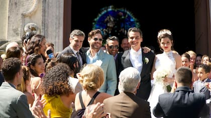 Con el elenco de La red avispa (2019), de Olivier Assayas, película sobre la trama de espionaje entre los exiliados cubanos.