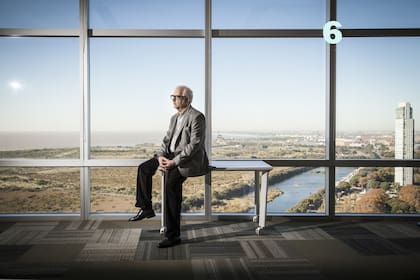 Con el equipo de servicio técnico de la empresa, desarrolló la nafta Infinia.