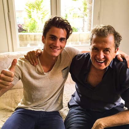 Con el fotógrafo Mario Testino. "Tenemos una linda amistad".