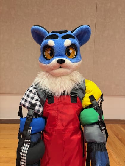 Con el "furry", Minoliti incorpora "la ternura radical, la suavidad y el humor"