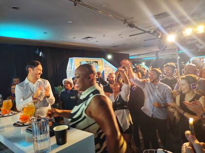 Con el italiano Giacomo Gianotti como jurado en la pasada de Pablo, la "hinchada" argentina alentó al grito de "Argentina, Argentina". Para poder escuchar las presentaciones de los cinco "bares", se utilizaron auriculares y transmisiones traducidas al inglés en simultáneo