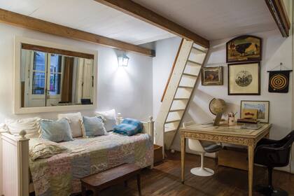 Con el mismo concepto, el cuarto de Justo abajo tiene un espacio de estudio.