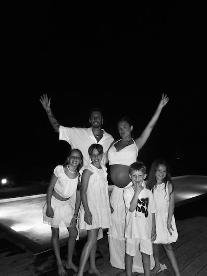 Con el paso de los años, la pareja consolidó su familia ensamblada (Foto: Instagram @camihoms)