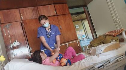 Con el paso de los días las señales se volvieron alarmantes: Luana dejó de tener apetito, su mirada perdió equilibrio y uno de sus ojitos comenzó a desviarse.