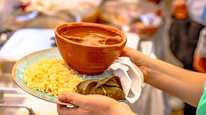 Con el paso del tiempo surgieron distintas variantes, entre ellas el pepián rojo, el negro y el de tres carnes