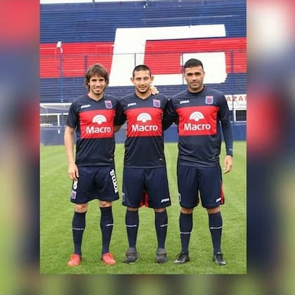 Con el Patito Galmarini y Chimi Blengio, tres históricos de Tigre que lo llevaron a Primera.